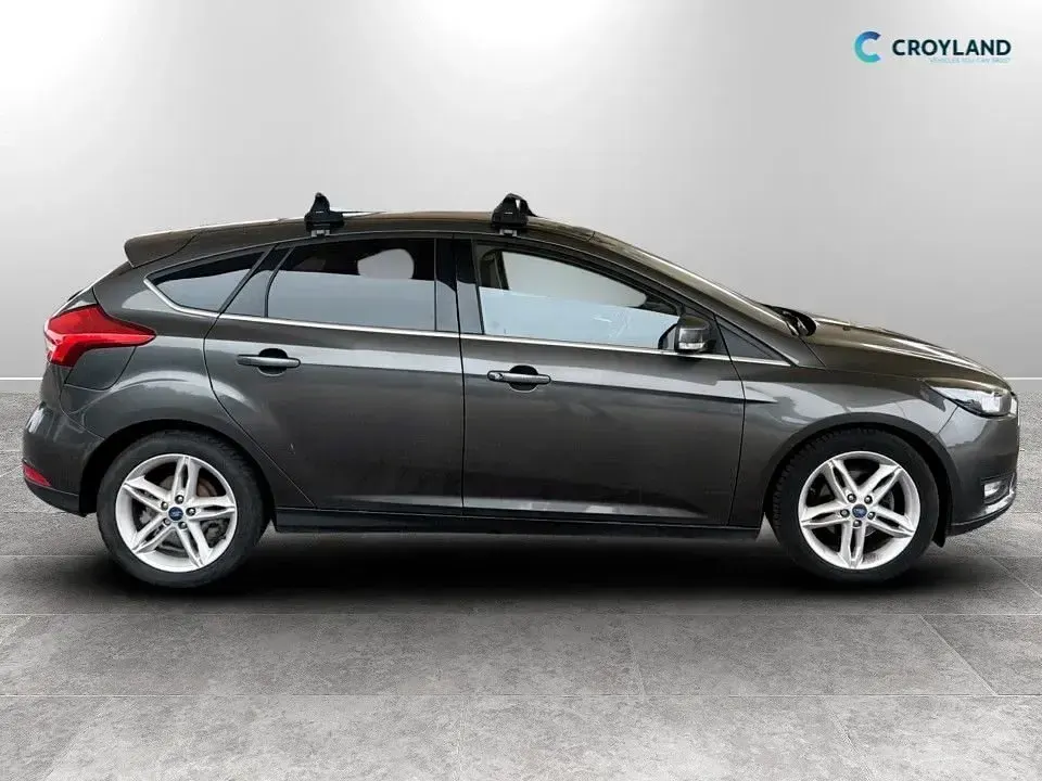 Used Ford Focus Zetec 125 HP (91 kW) 2017 Grey Hatchback