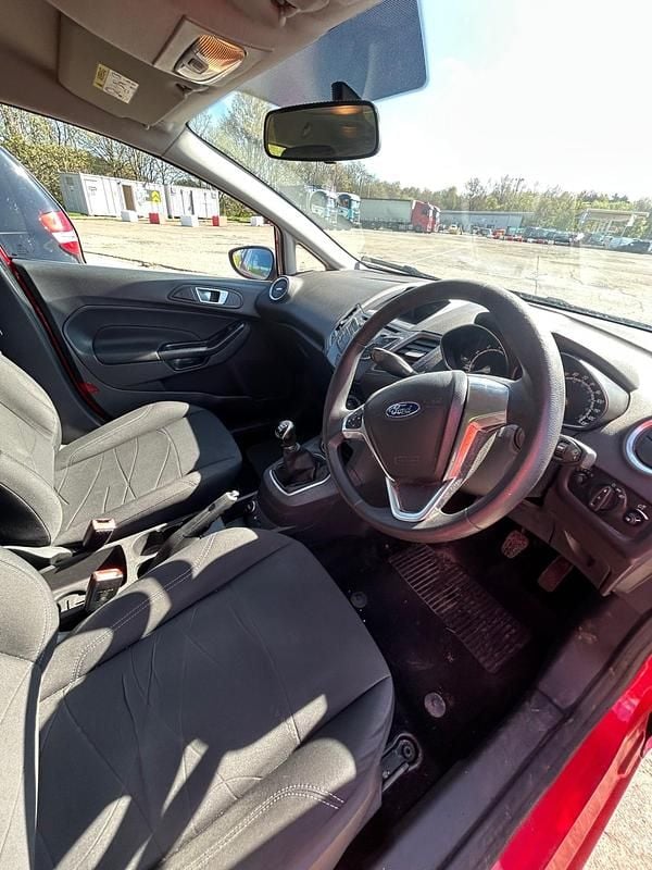 Used Ford Fiesta Style 82 HP (60 kW) 2015 Red Hatchback