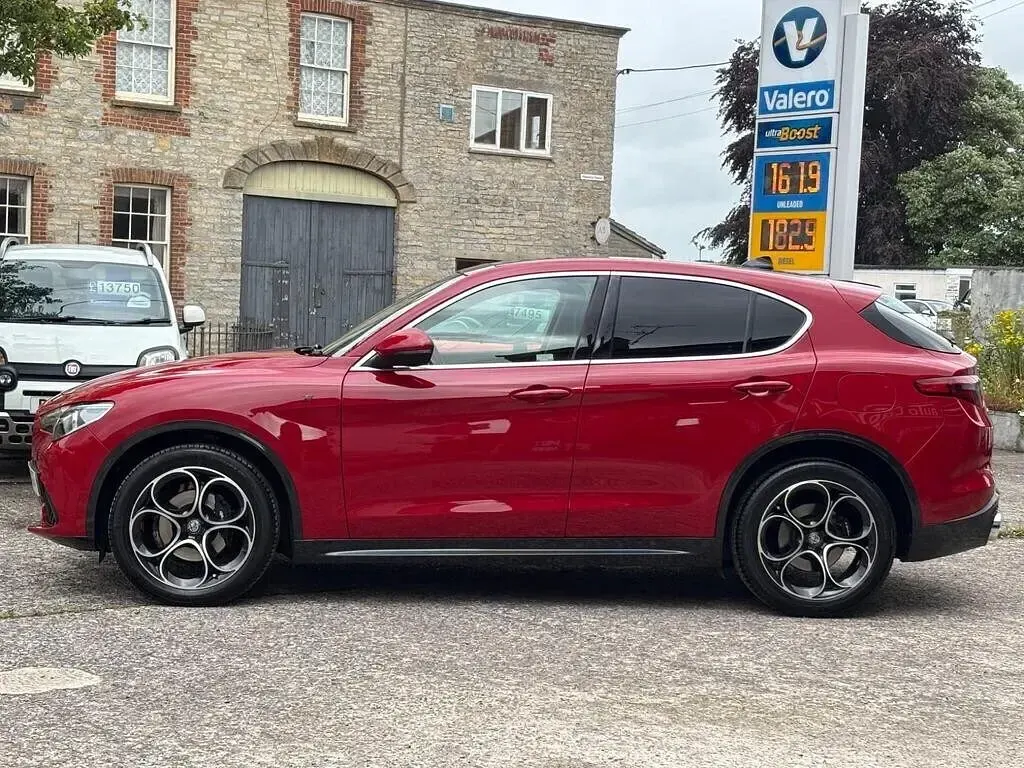 Used Alfa Romeo Stelvio Lusso 200 HP (147 kW) 2021 Red SUV