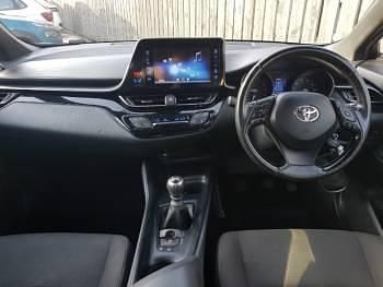 Second-hand Toyota C-HR 115 CP (84 kW) 2017 Alb SUV