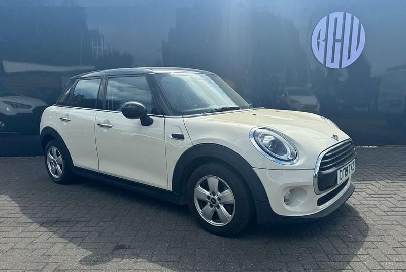 White Used 2019 Mini Cooper Classic Hatchback | £9,200 (Fair price) - Image 1/4