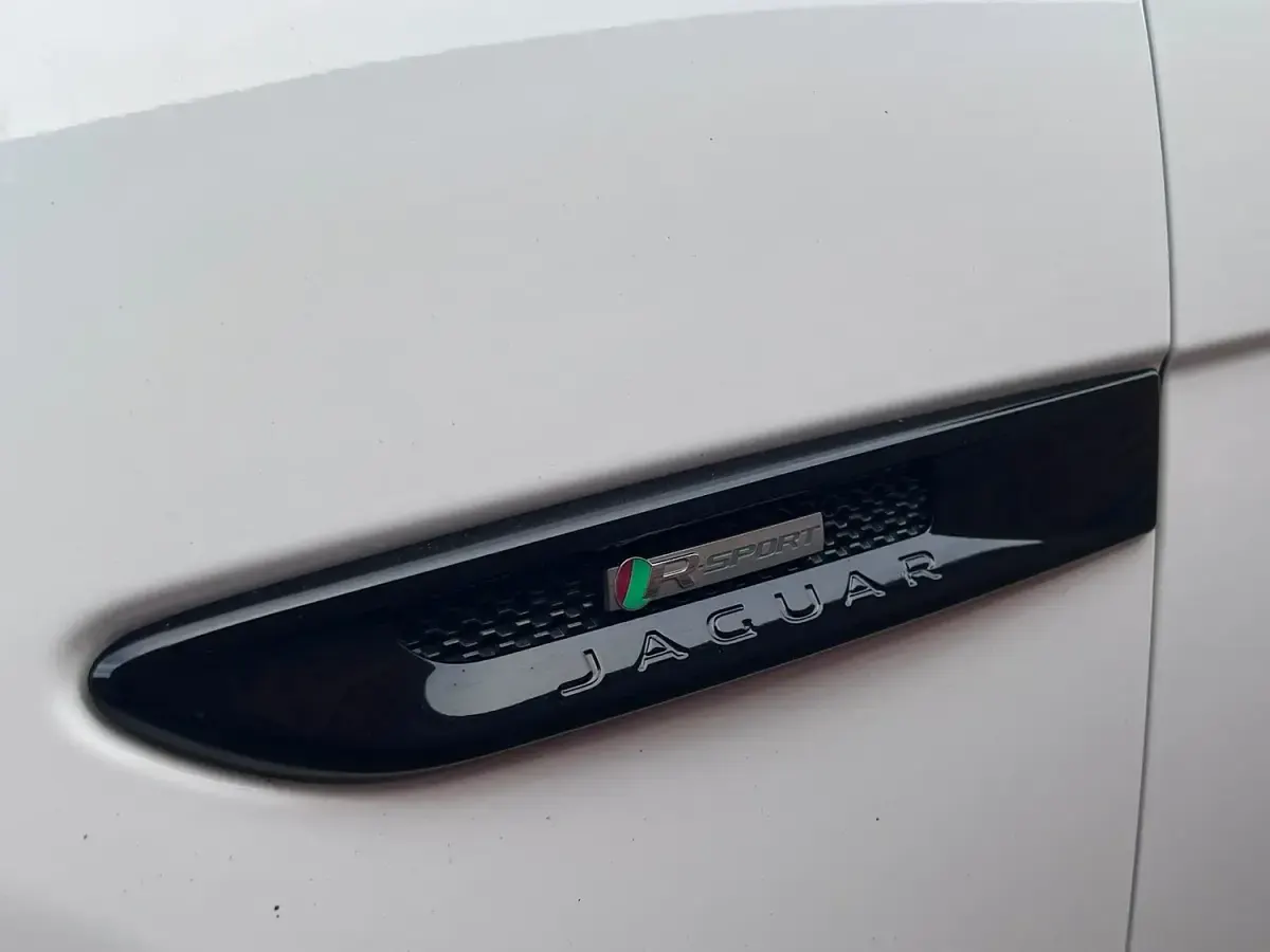 Used Jaguar XF R-Sport 180 HP (132 kW) 2016 White Sedan