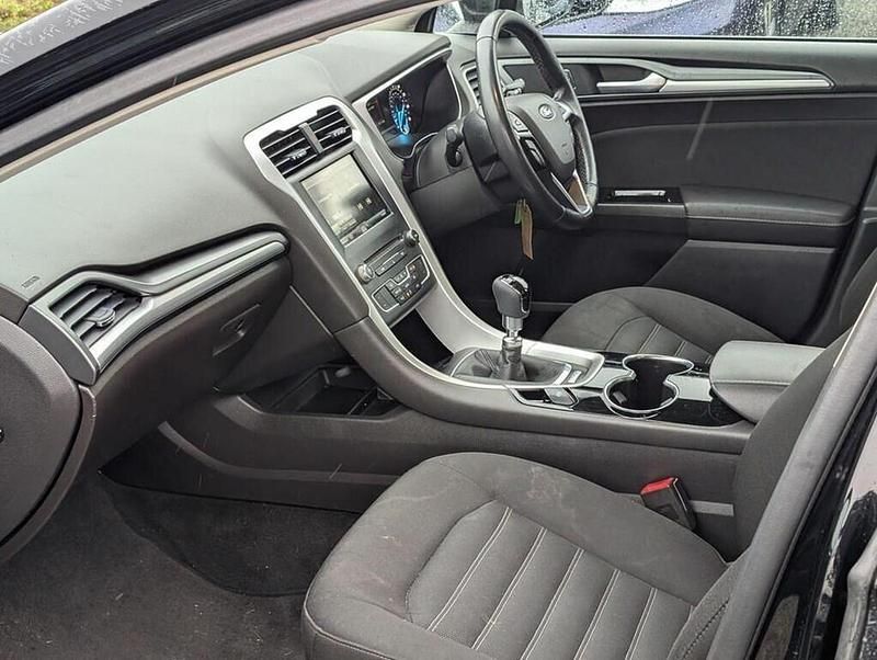 Used Ford Mondeo Zetec 120 HP (88 kW) 2015 Black Hatchback