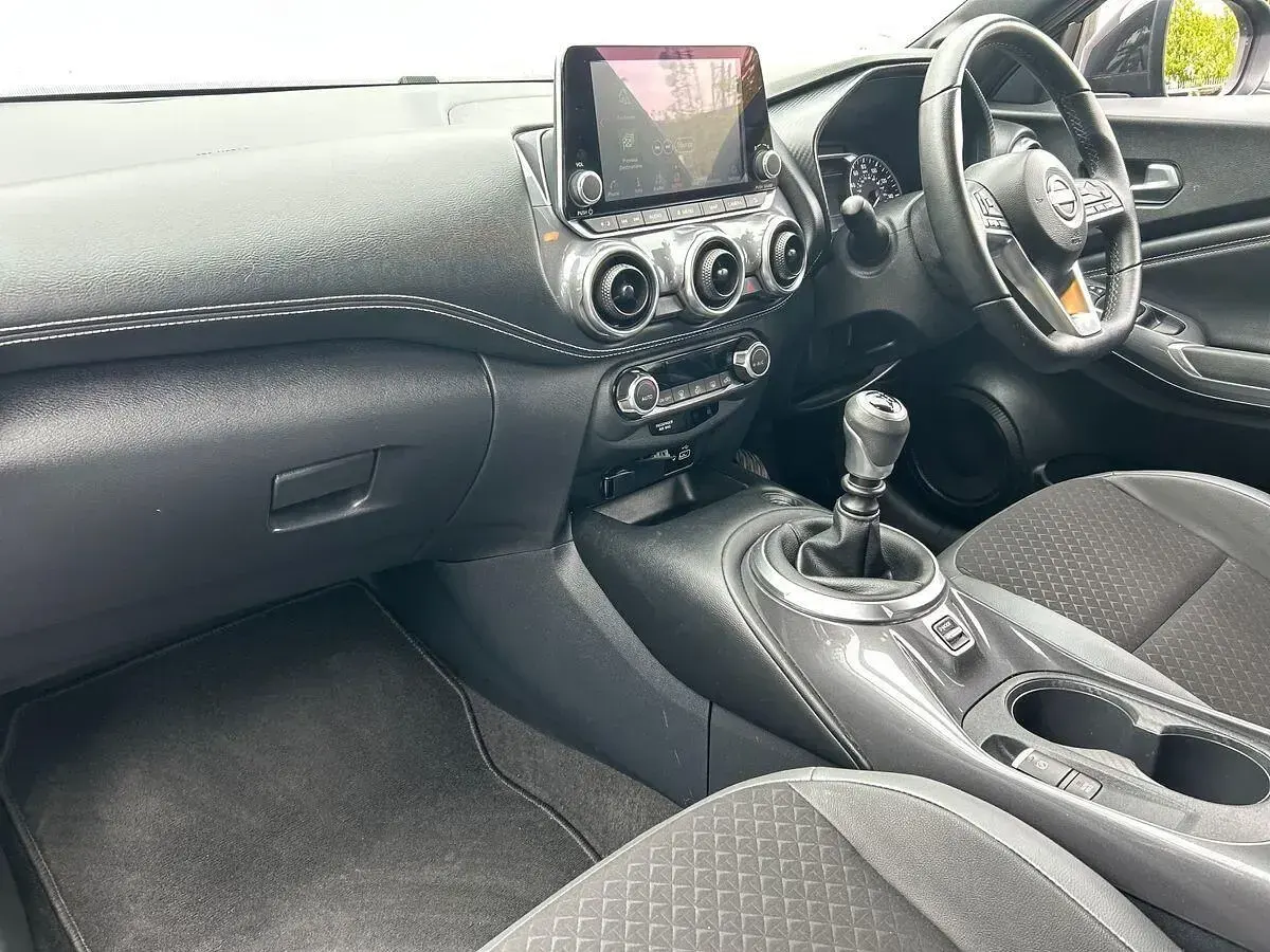 Usado Nissan Juke N-Connecta 114 HP (83 kW) 2023 Preto SUV