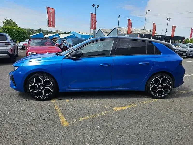 Used Vauxhall Astra Ultimate 130 HP (95 kW) 2023 Blue Hatchback