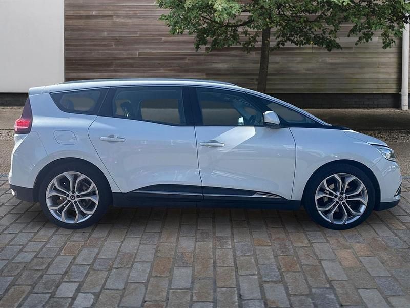 Begagnad Renault Scenic E-Tech Iconic 2025 Vit SUV