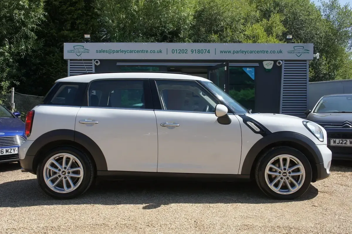 Used Mini Cooper D 2015 White Hatchback