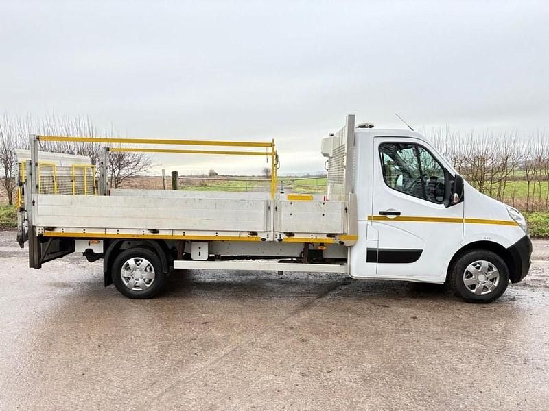 Used Vauxhall Movano 130 HP (95 kW) 2018 White MPV
