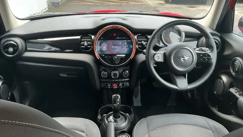 Used Mini Cooper Classic 134 HP (98 kW) 2021 Red Hatchback