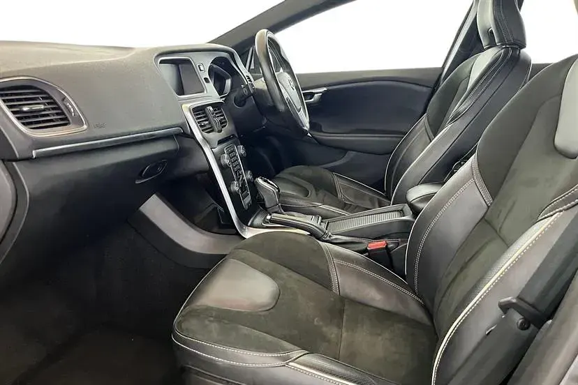 Begagnad Volvo V40 R-Design 122 HK (89 kW) 2018 Grå Halvkombi