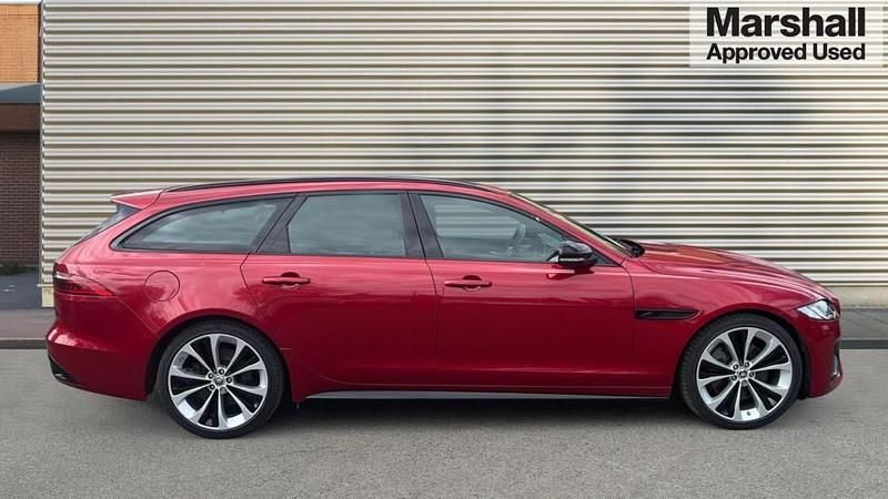 Second-hand Jaguar XF 300 CP (220 kW) 2023 Roșu