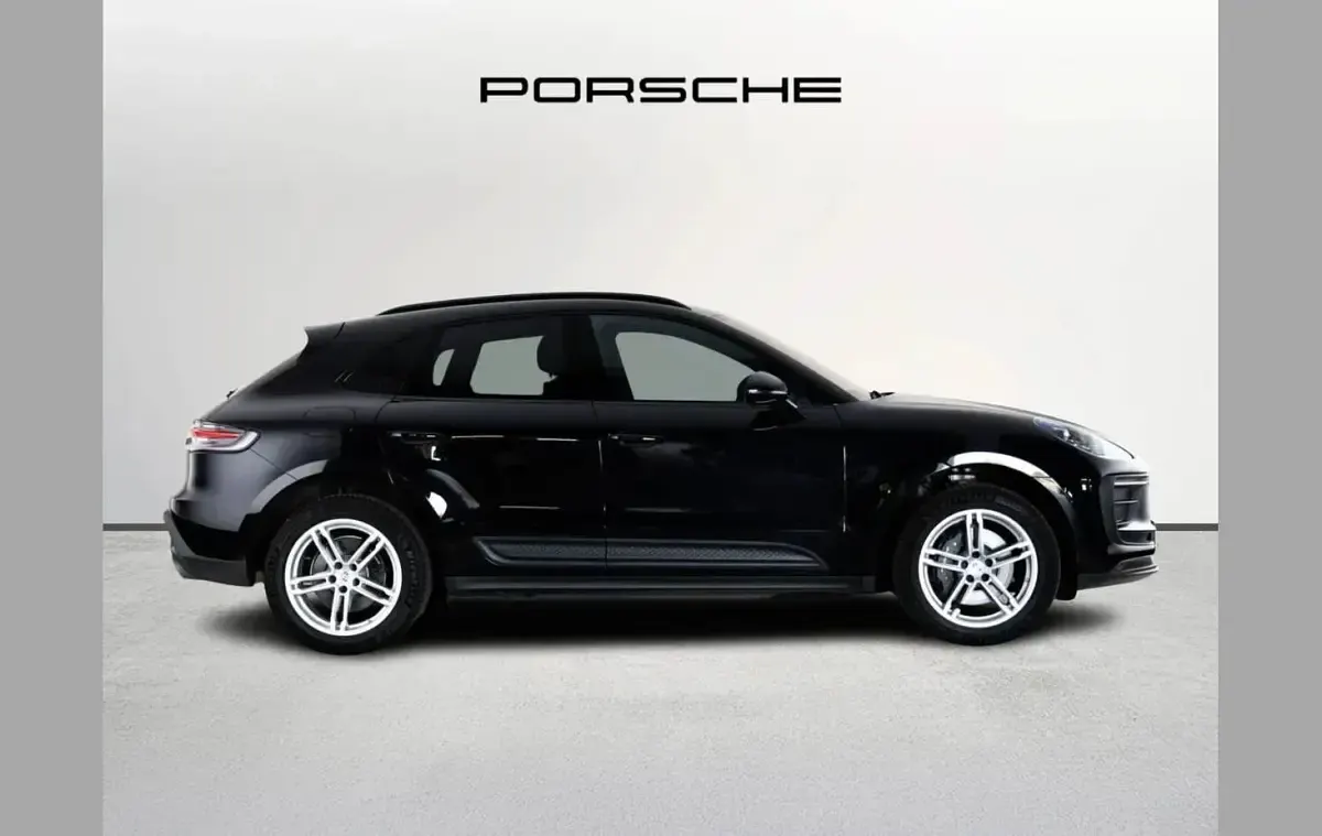 Used Porsche Macan 261 HP (191 kW) 2025 Black SUV