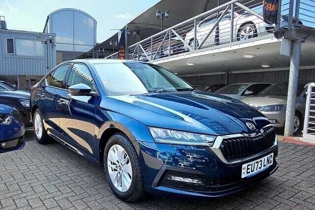 Petrol blue Used 2023 Skoda Octavia SE Hatchback | £16,480 (Fair price) - Image 1/4