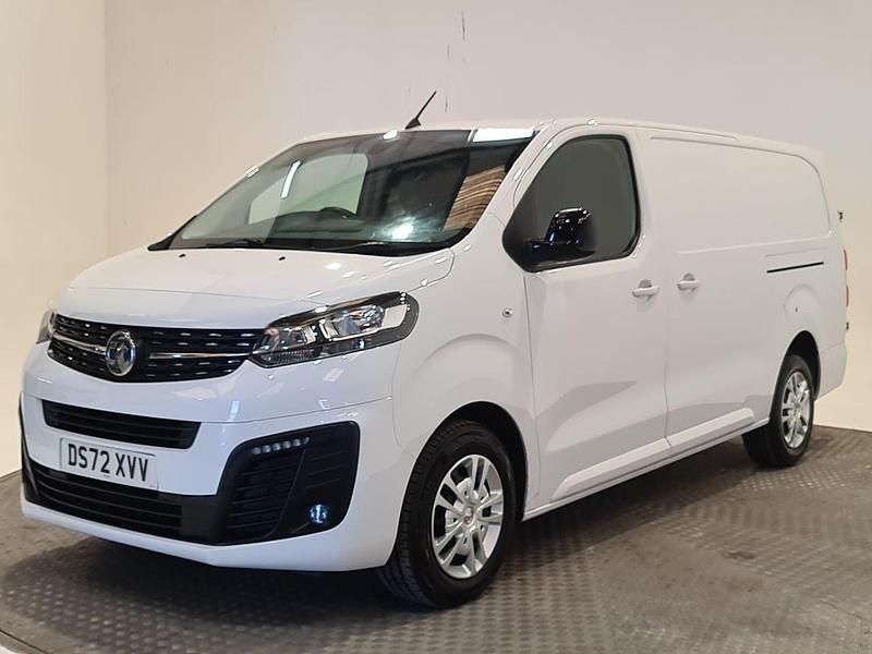 Second-hand Vauxhall Vivaro Sportive 100 CP (73 kW) 2023 Alb Monovolum