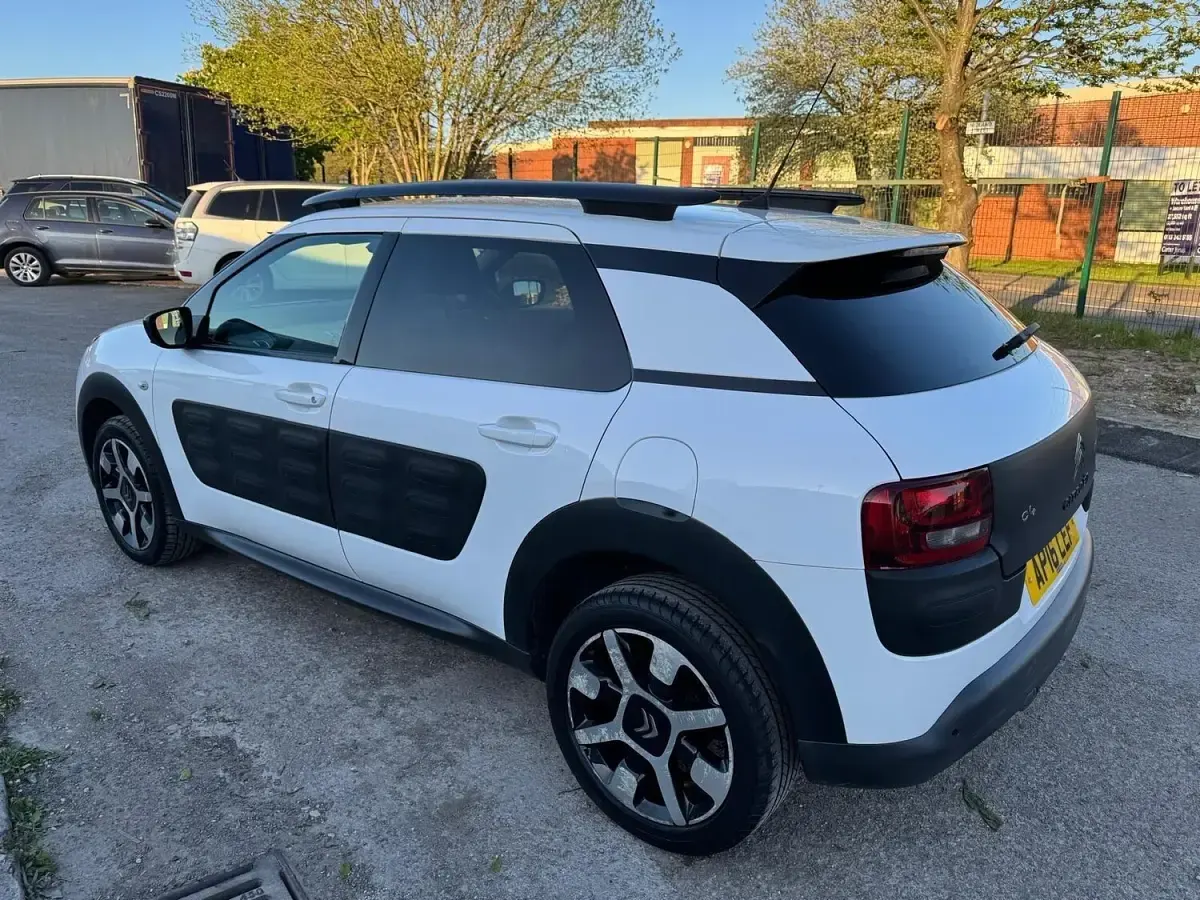 Used Citroën C4 Cactus Flair 2016 White Hatchback