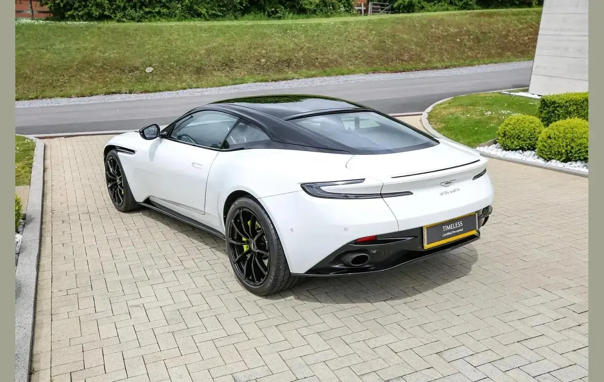 Used Aston Martin DB11 630 HP (463 kW) 2019 White Coupe