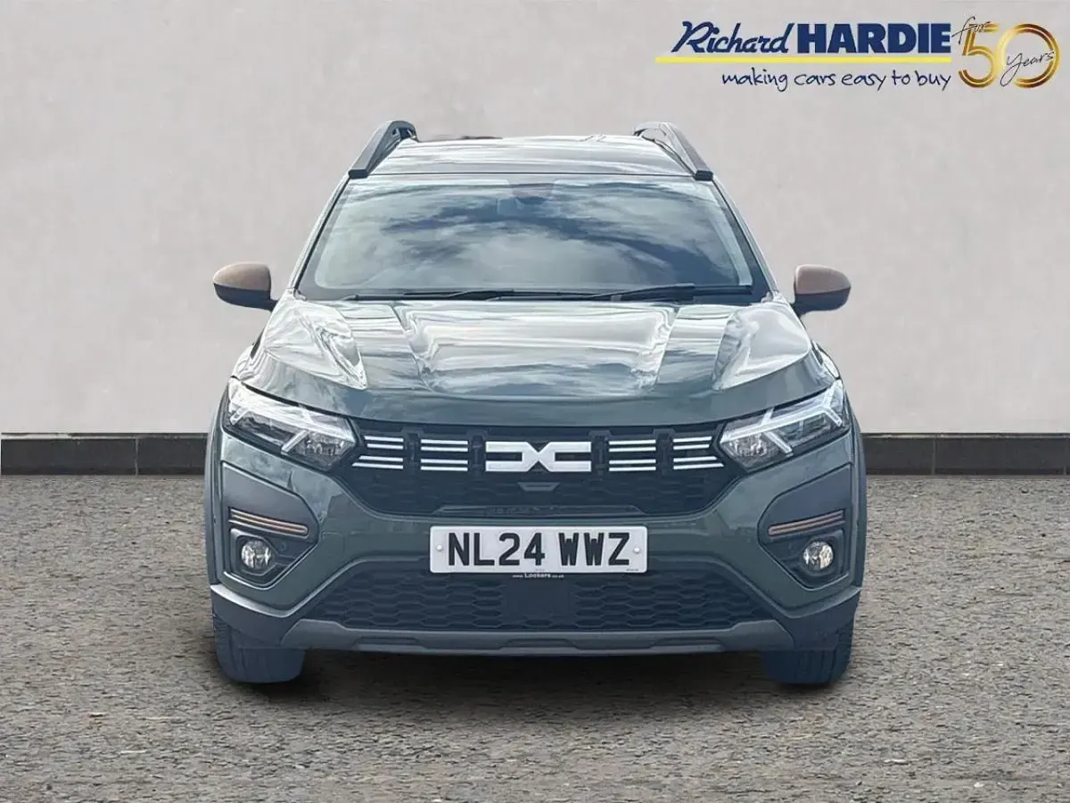 Used Dacia Jogger Extreme 138 HP (101 kW) 2024 Green MPV