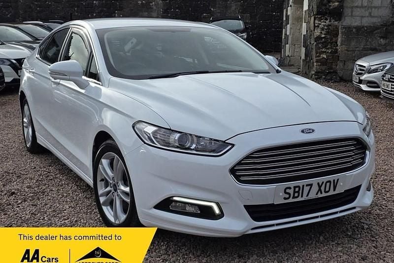 White Used 2017 Ford Mondeo Zetec Hatchback | £6,250 (Fair price) - Image 1/1