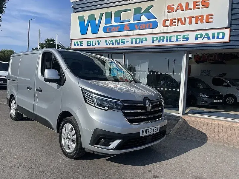 Used Renault Trafic 150 HP (110 kW) 2023 Grey MPV
