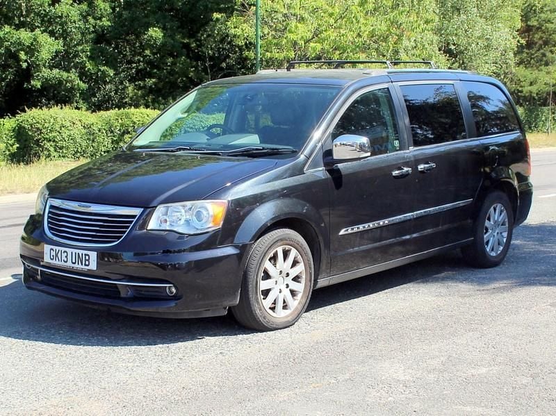Black Used 2013 Chrysler Grand Voyager Limited MPV | £11,950 (Fair price) - Image 1/4