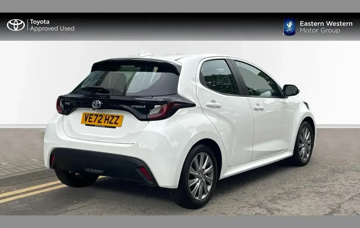 Used Toyota Yaris 113 HP (83 kW) 2023 White Hatchback
