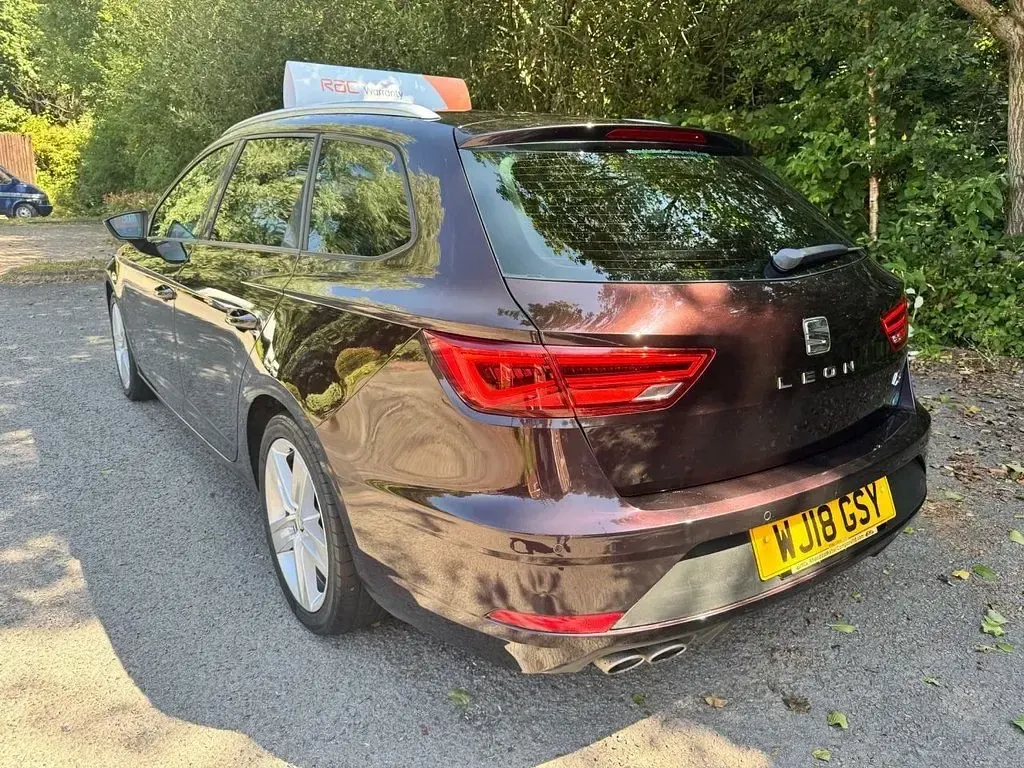 Used Seat Leon ST FR 150 HP (110 kW) 2018 Purple Estate