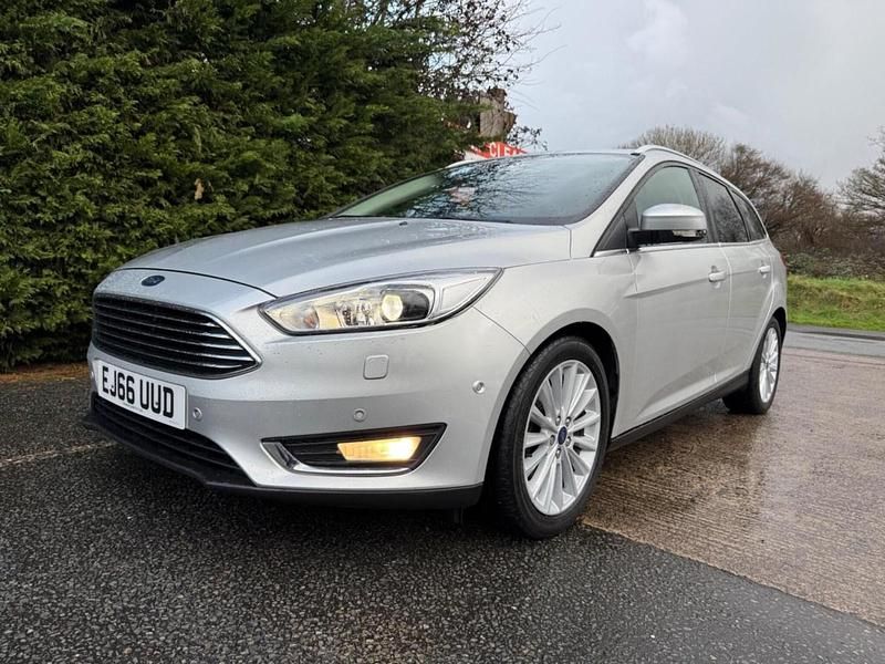 Begagnad Ford Focus Titanium X 2016 Silver Kombi