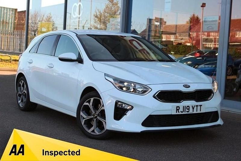 Used Kia Ceed 114 HP (83 kW) 2019 White Hatchback