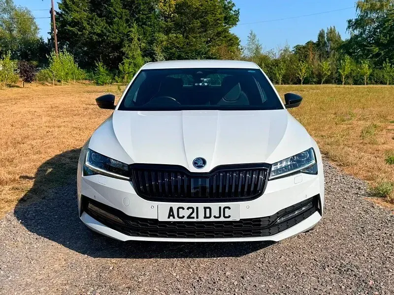 Used Skoda Superb SportlinePlus 200 HP (147 kW) 2021 White Hatchback