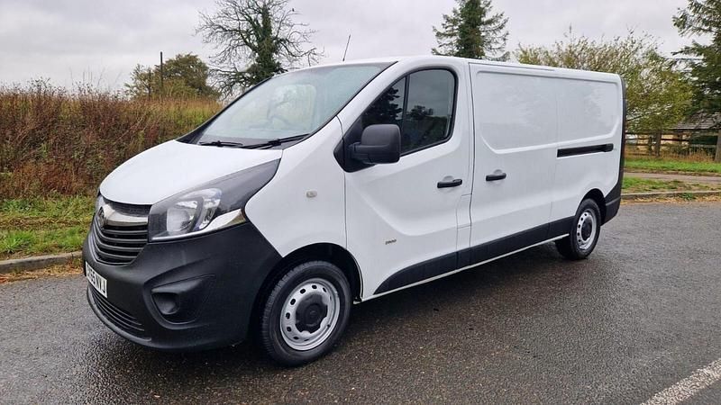 Used Vauxhall Vivaro 115 HP (84 kW) 2015 White MPV