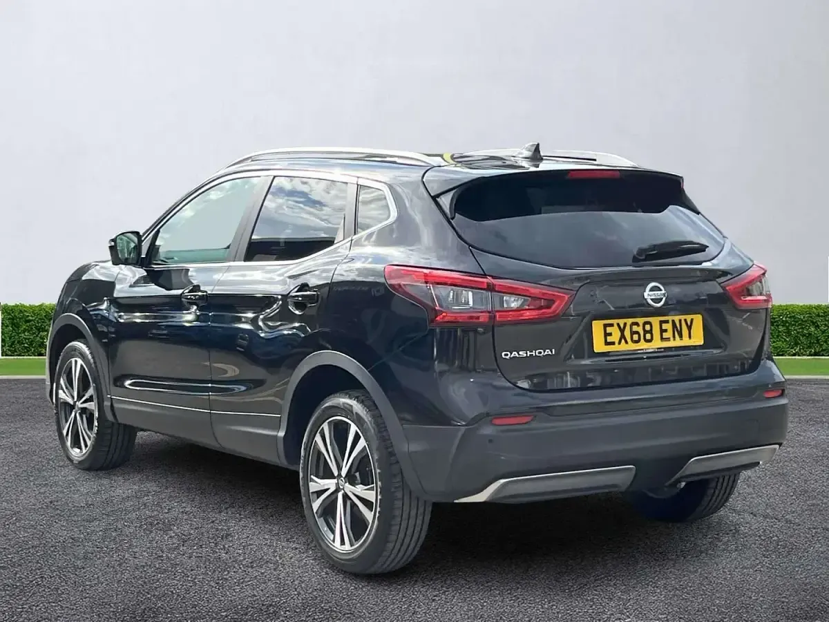 Used Nissan Qashqai N-Connecta 115 HP (84 kW) 2018 Black SUV