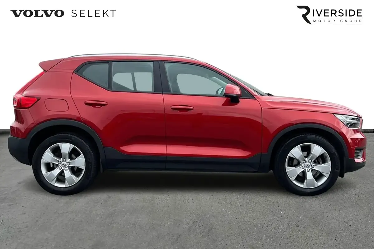Used Volvo XC40 Momentum 163 HP (119 kW) 2020 725 fusion red SUV