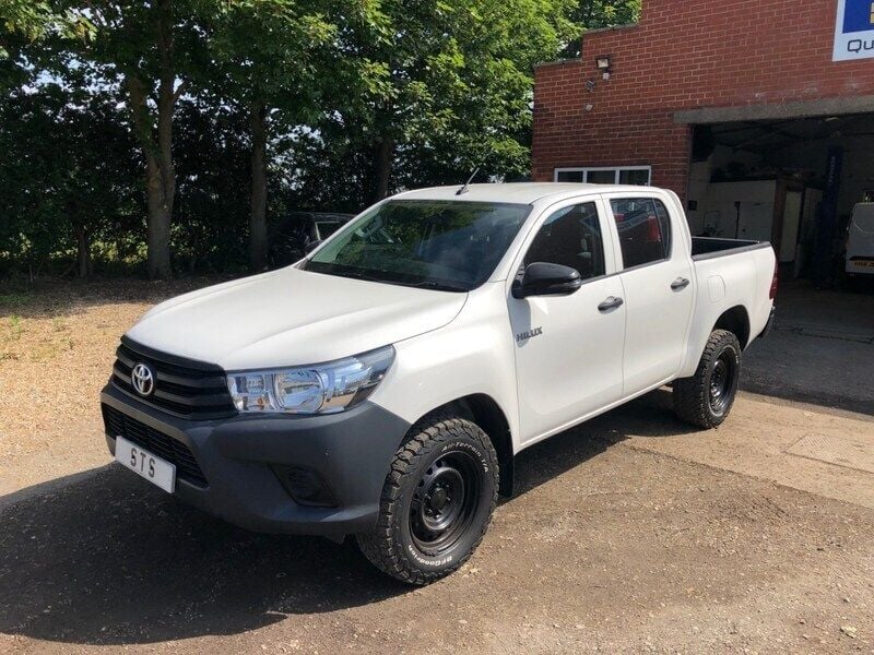 White Used 2019 Toyota HiLux Active Pickup | £15,995 (Good price) - Image 1/4