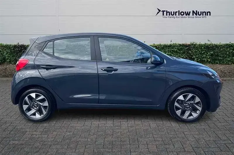 Gebraucht Hyundai i10 Advanced 63 PS (46 kW) 2024 Grau Kleinwagen