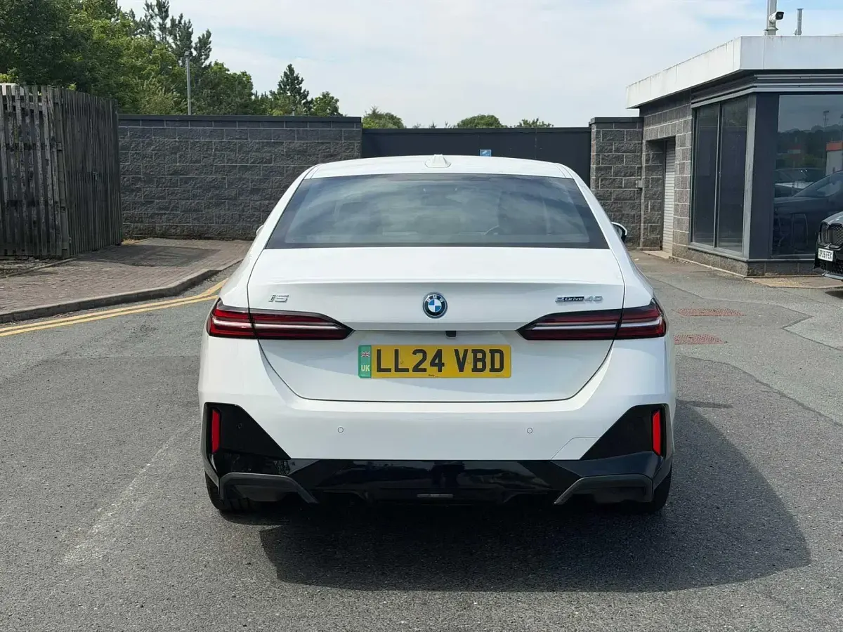Used BMW i5 M Sport 250 kW (340 HP) 2024 White Sedan
