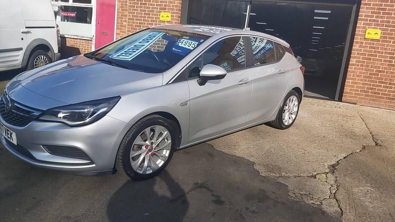 Used Vauxhall Astra 136 HP (100 kW) 2017 Silver Hatchback