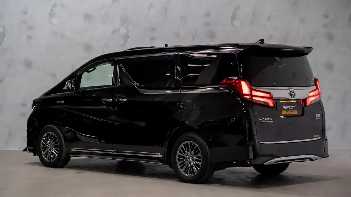 Used Toyota Alphard 190 HP (139 kW) 2025 Black MPV