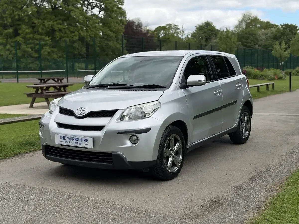 Used Toyota Urban Cruiser 90 HP (66 kW) 2011 Silver Hatchback