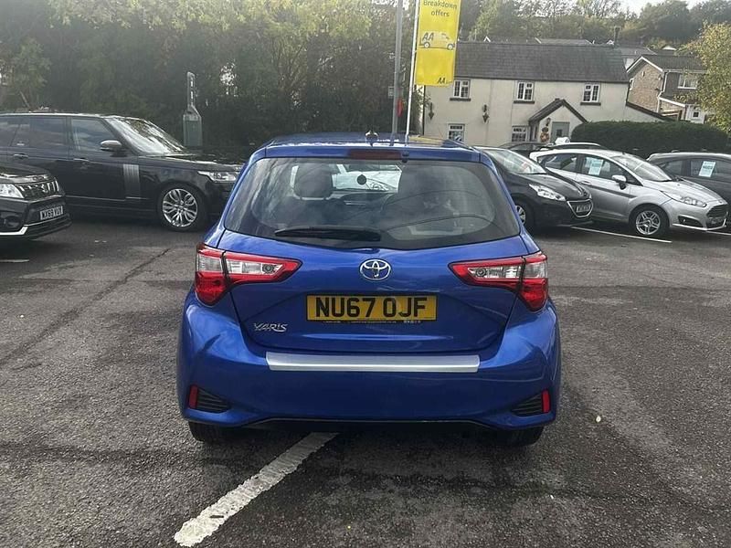 Używany Toyota Yaris 69 KM (50 kW) 2018 Niebieski Hatchback