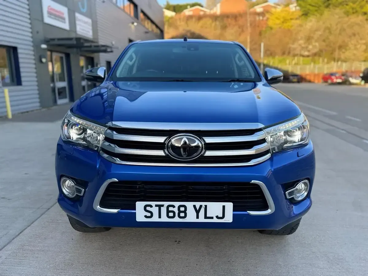 Used Toyota HiLux 150 HP (110 kW) 2018 Blue Pickup