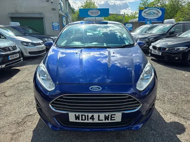 Begagnad Ford Fiesta Zetec 2014 Blå Halvkombi