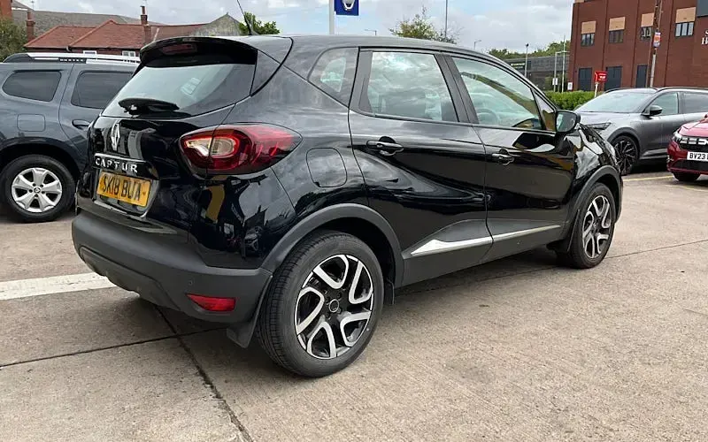 Used Renault Captur Dynamique 90 HP (66 kW) 2018 Black SUV