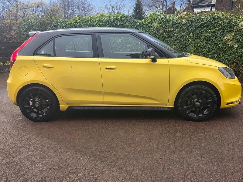 Used MG MG3 106 HP (77 kW) 2016 Yellow Hatchback