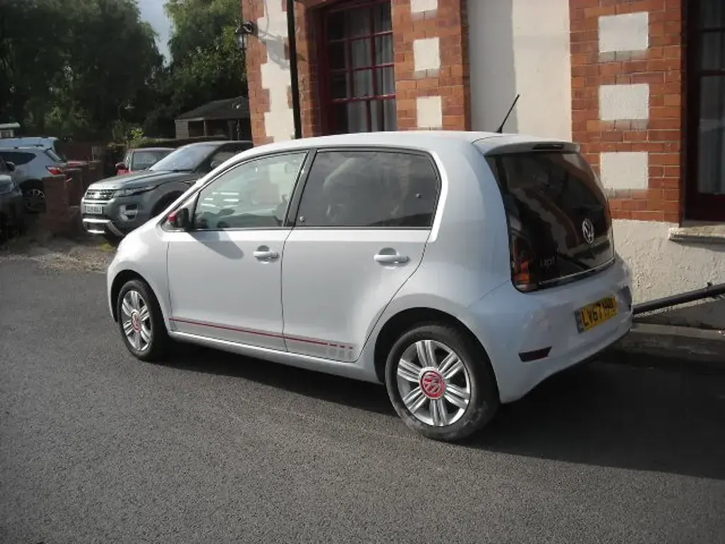 Used VW up! Beats 60 HP (44 kW) 2017 Silver Hatchback