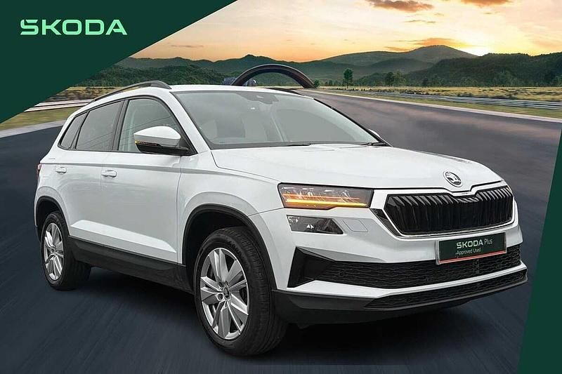 Moon white metallic Used 2025 Skoda Karoq SE SUV | £21,990 (Good price) - Image 1/4