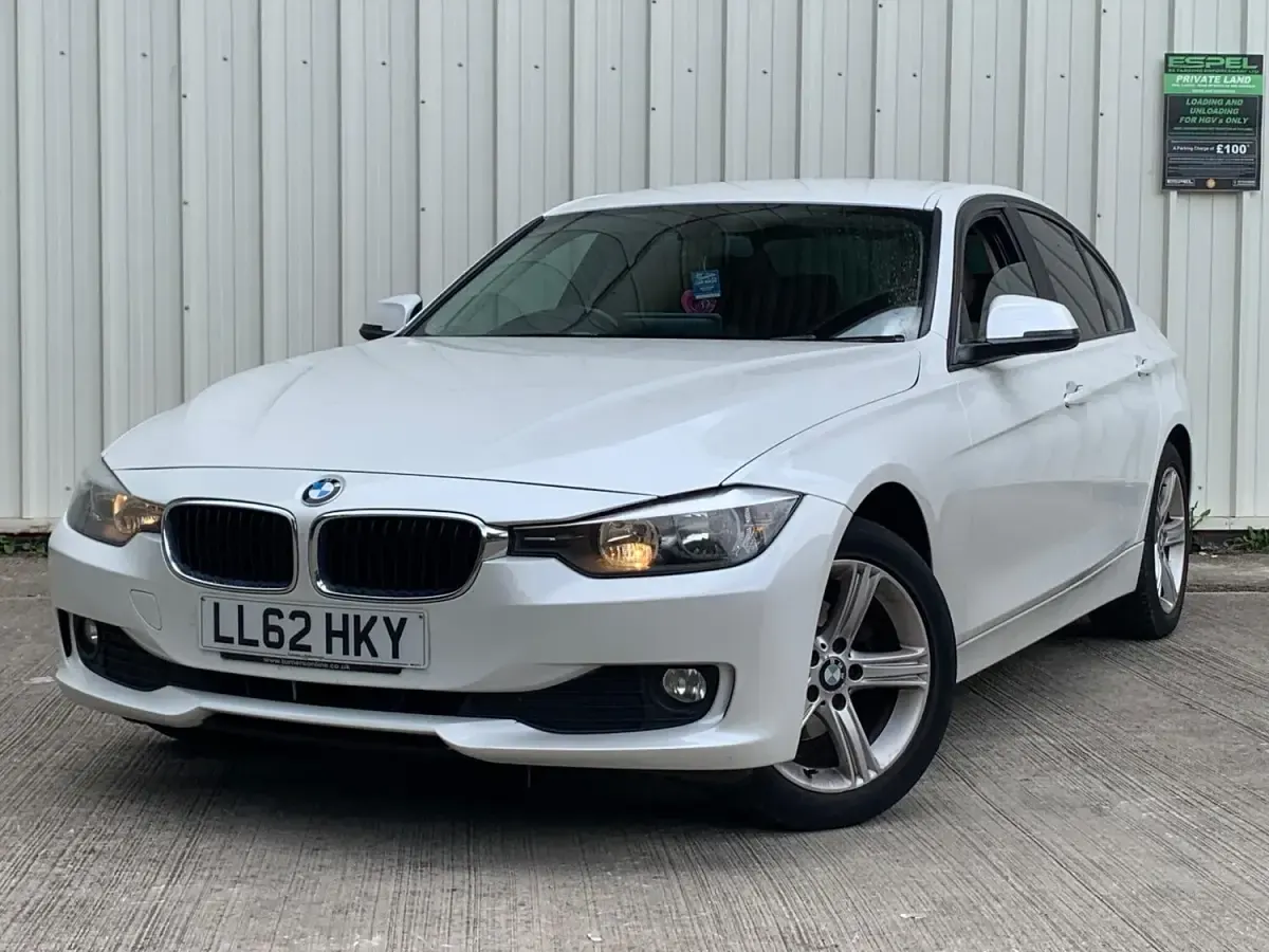 Used BMW 318 Comfort Edition 2012 White Sedan