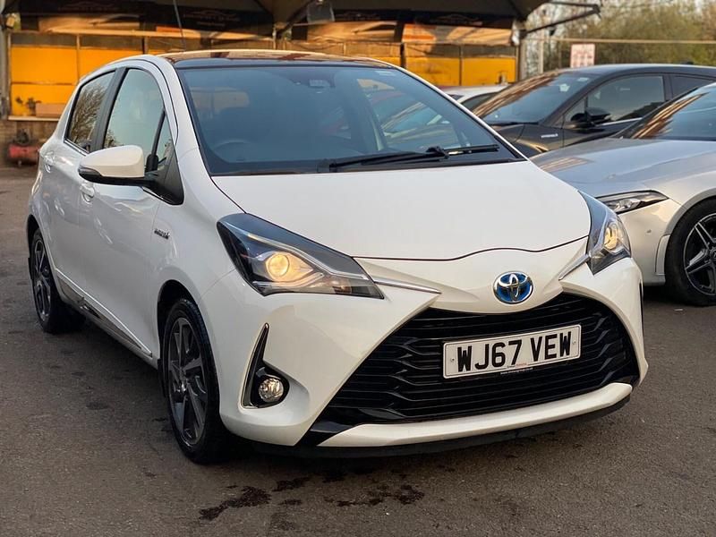 Used Toyota Yaris Hybrid 2017 White Hatchback