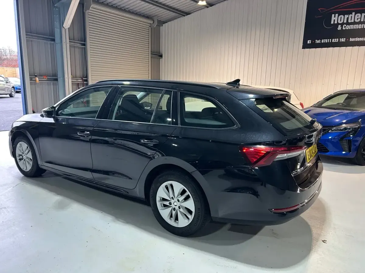 Used Skoda Octavia SE 110 HP (80 kW) 2024 Black Estate