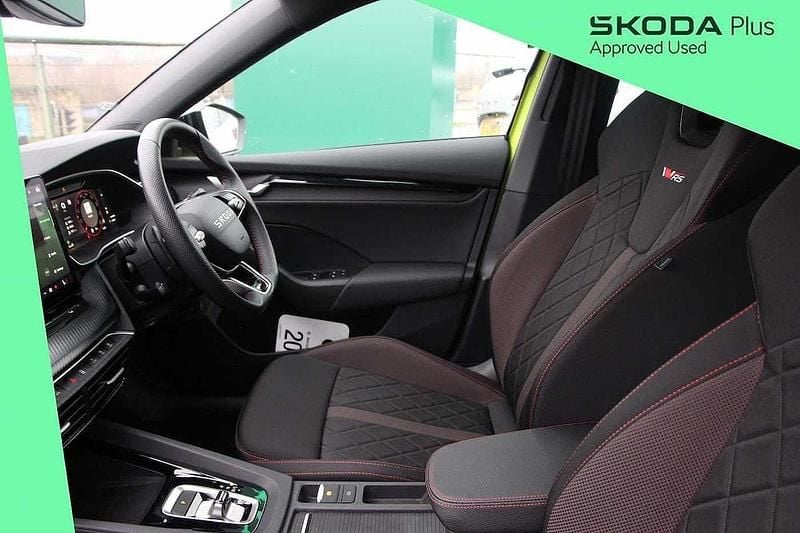 Used Skoda Octavia vRS 265 HP (194 kW) 2025 Hyper green Estate