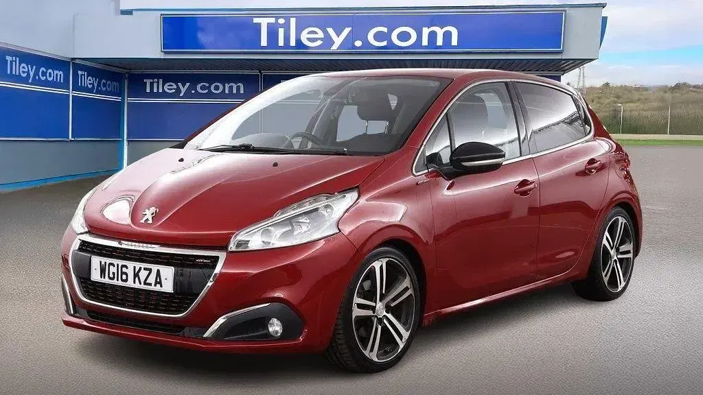 Used Peugeot 208 GT-line 110 HP (80 kW) 2016 Red Hatchback